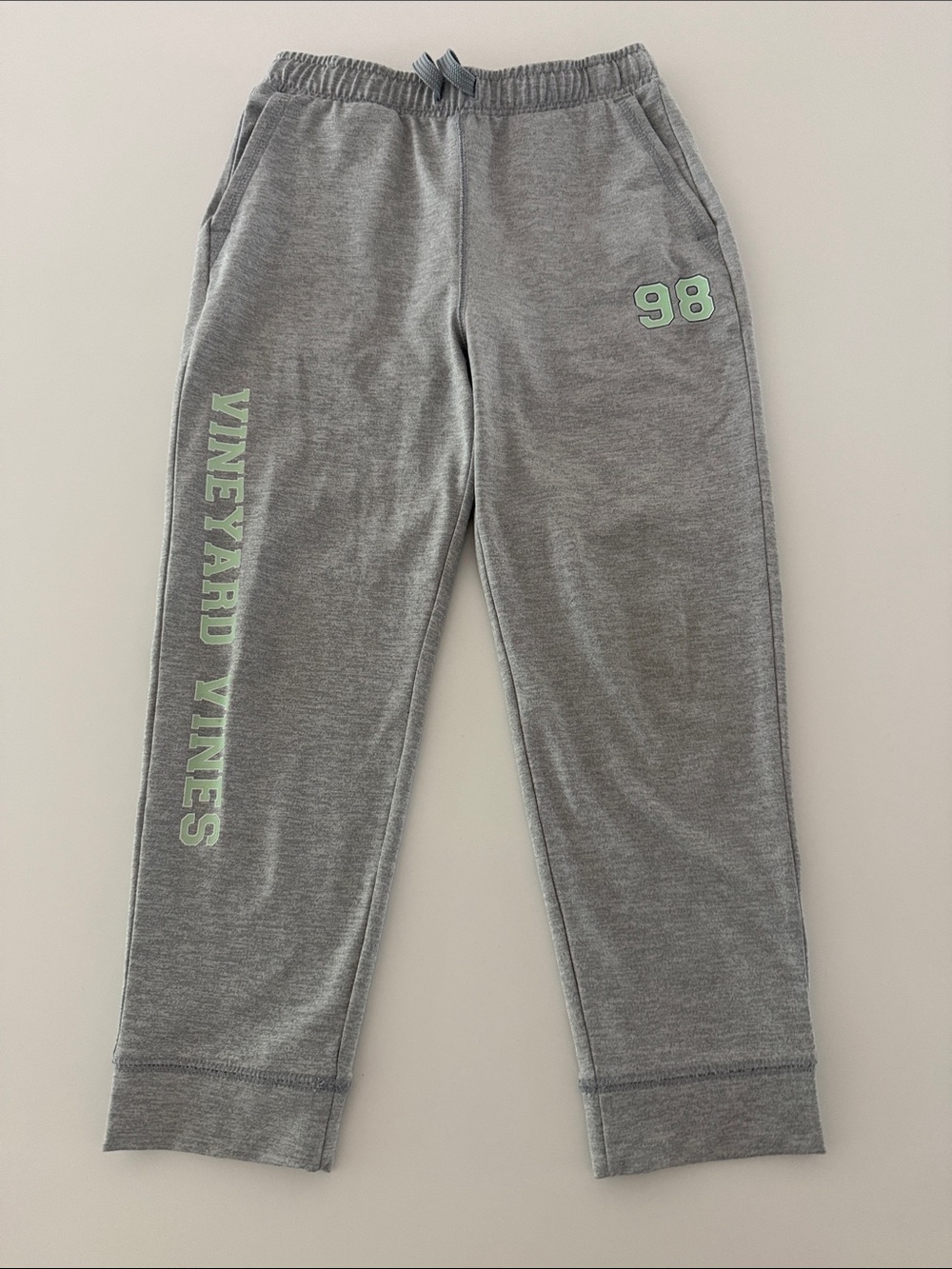 Vineyard vines performance joggers size 6